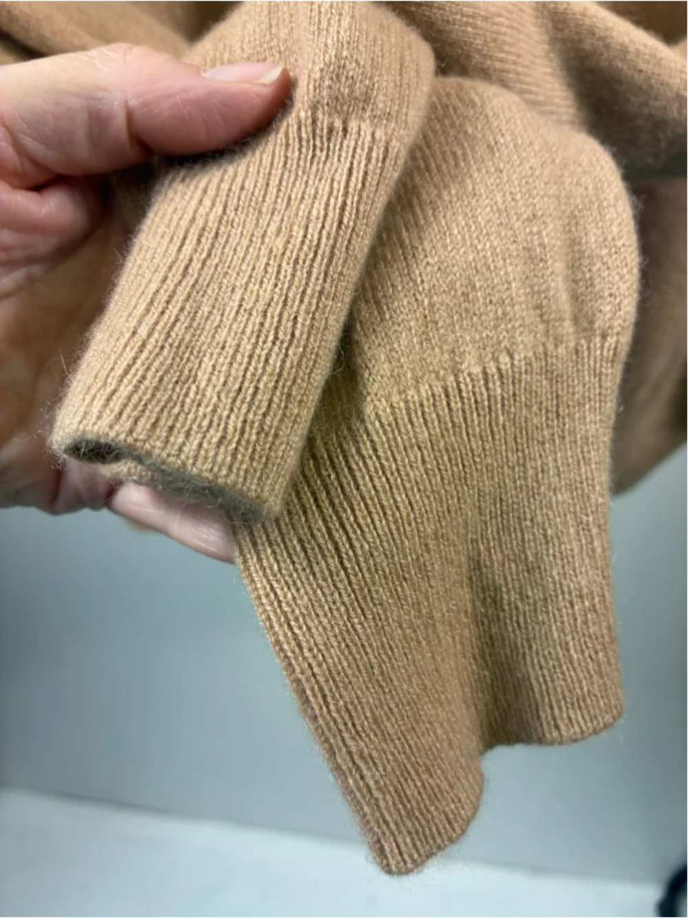 Quince Crew Neck Cashmere Sweater in Tan Beige Size M
